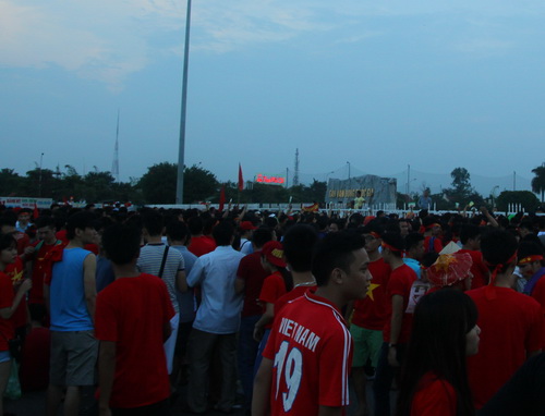 “Sức nóng” CĐV trước trận U19 Việt Nam - U19 Nhật Bản ảnh 10